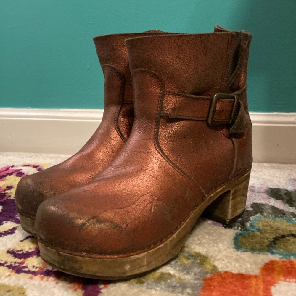 Sanita wood clog boot in copper distressed leather